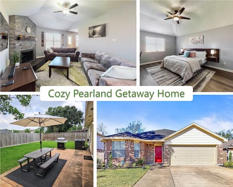 Cozy home w/Large backyard & garage! Houston area!