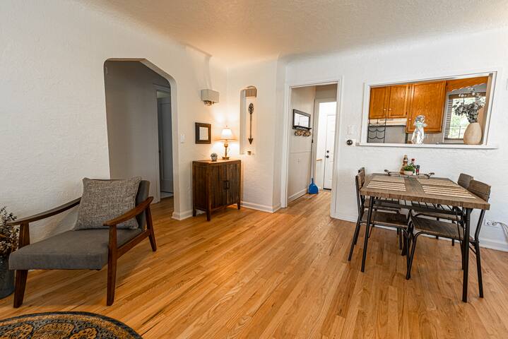 Highland 10 minutes to everything PET/420 friendly gallery image 2