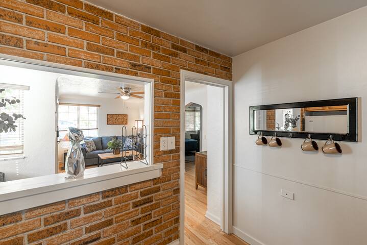 Highland 10 minutes to everything PET/420 friendly gallery image 4