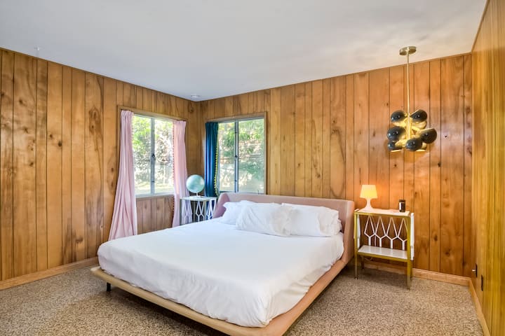 Dormitorio principal con nueva cama Cal king y colchón 