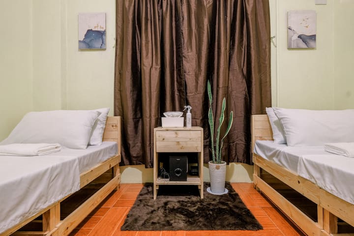 Bedroom 2 - 2 Single Beds