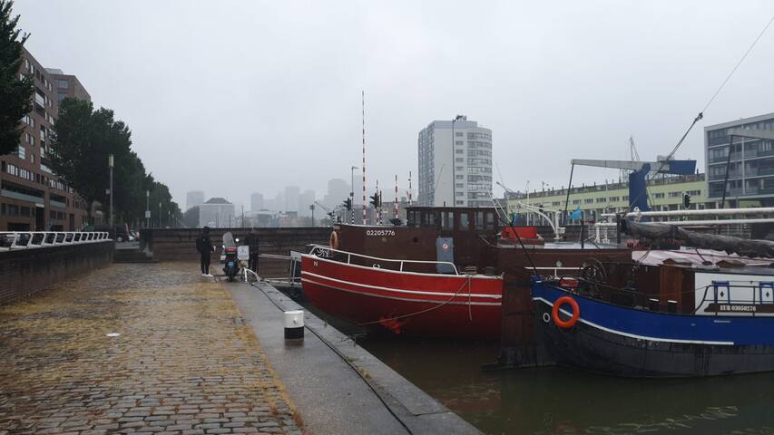 Boat-apartment Fokkelina, Rotterdam city center gallery image 3