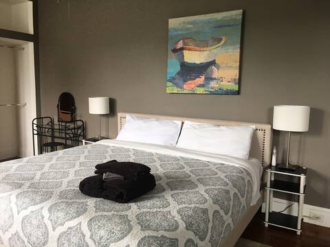 Rosedale Baby Friendly 1st Floor Suit King Bed!