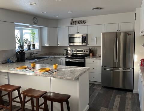 Top performing Airbnb: Bright and cozy newly remodeled apartment in Fairbanks