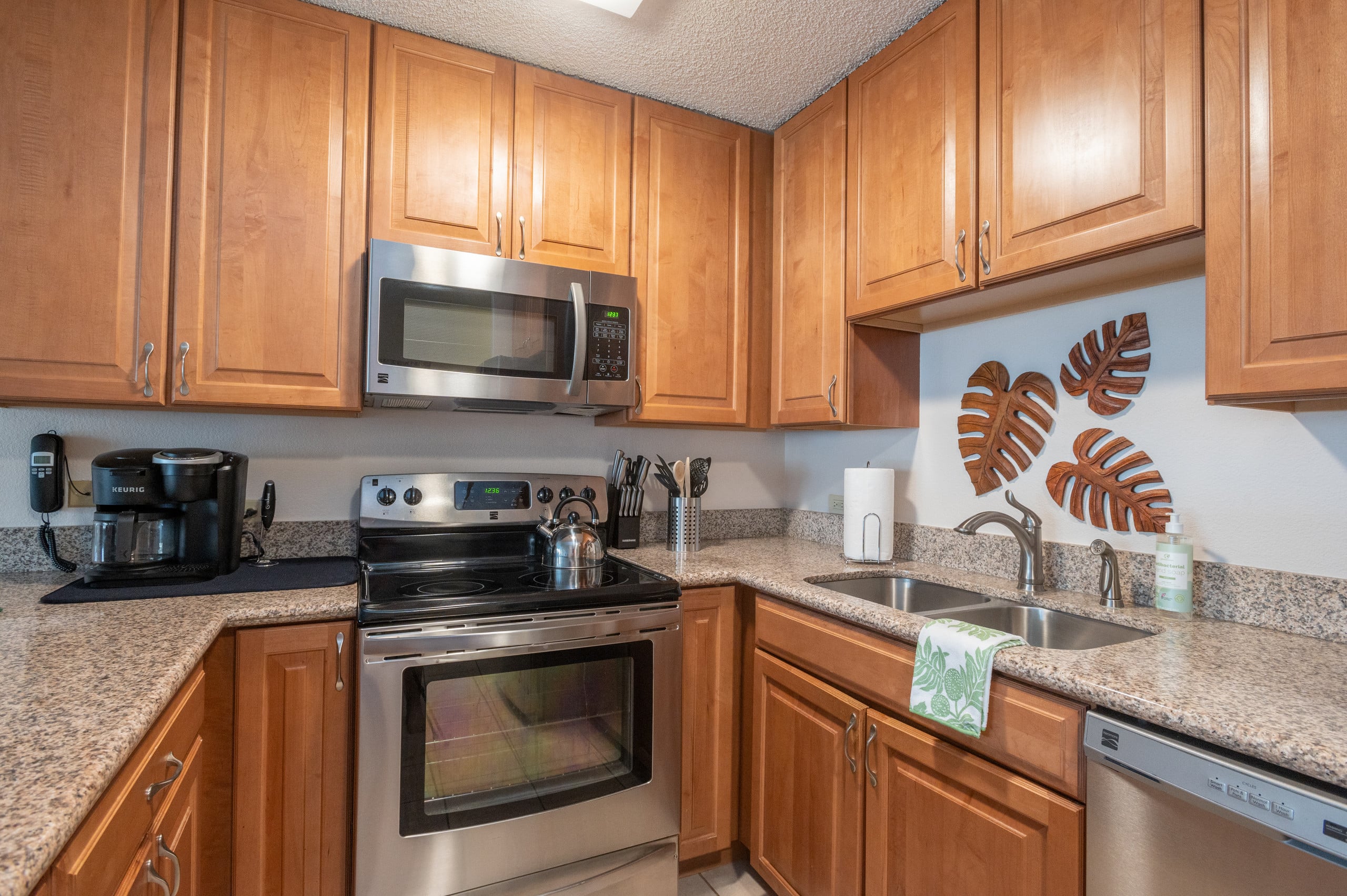 Condo in Kihei · ★4.97 · 1 bedroom · 2 beds · 2 baths - Image 9