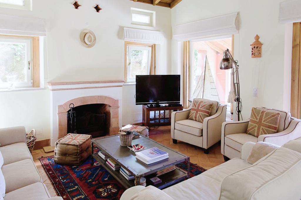 Anúncio popular: Cozy Private Cottage with Fireplace & Outdoor Tub em União Das Freguesias De Sintra (Santa Maria E São Miguel, São Martinho E São Pedro De Penaferrim)