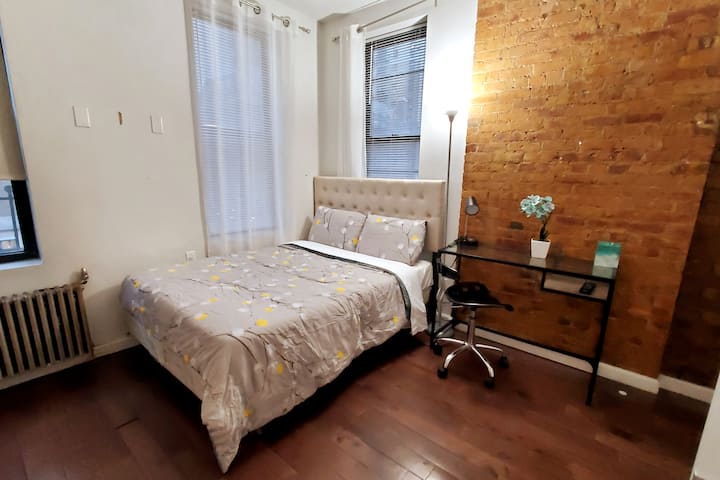 Cozy Flat In The Heart Of The Upper West Side - Queens, NY
