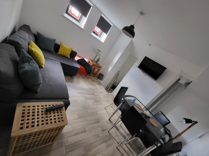 Perfectly Located Modern City Centre Apartment - Chester