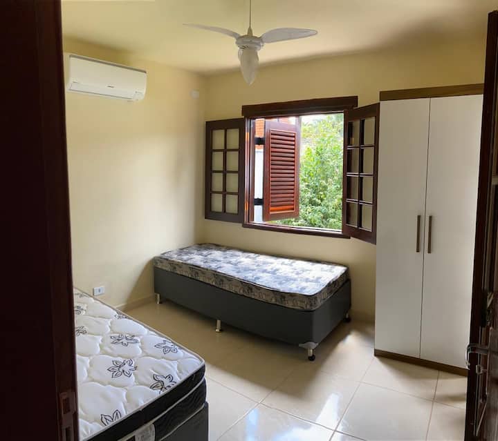 Dormitorio 1.
Vista frente da casa.