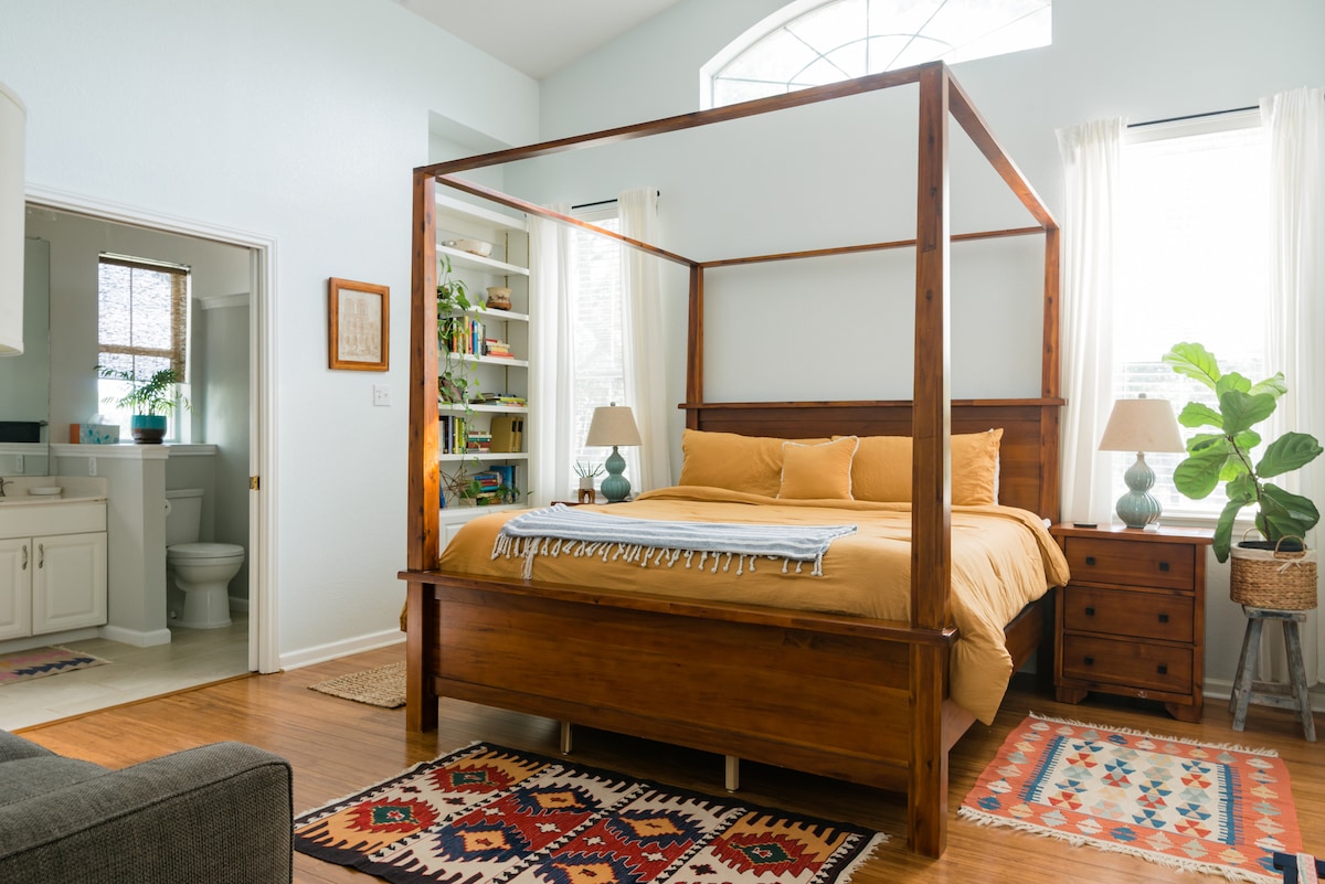 Kingslaapkamer met queensize slaapbank