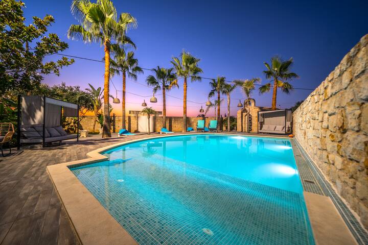 Luxury White House Family Villa Near Zorbas Beach