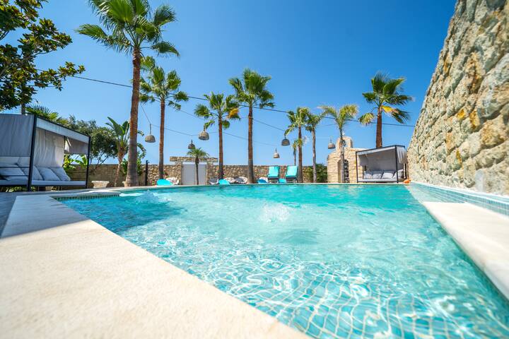 Luxury White House Family Villa Near Zorbas Beach gallery image 5