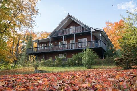 Spacious, Cozy Waterfront Cottage & Spa in BlueSea
