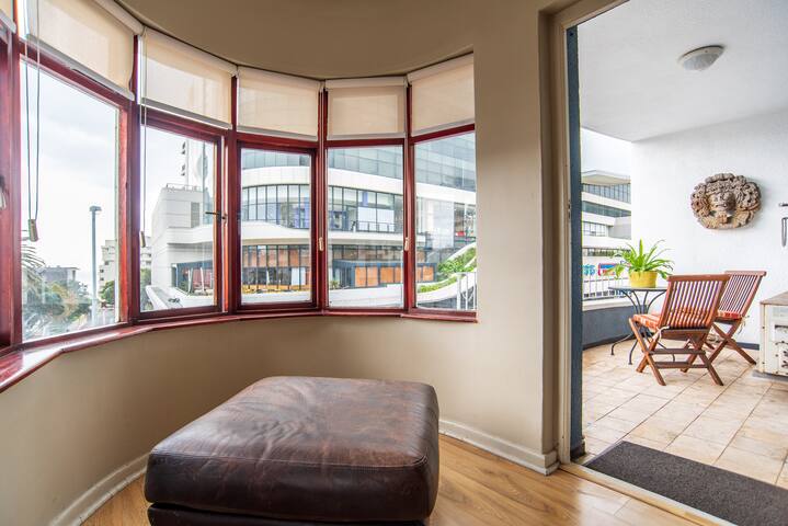 BRIGHT & SPACIOUS SEA POINT APARTMENT WITH BALCONY gallery image 4