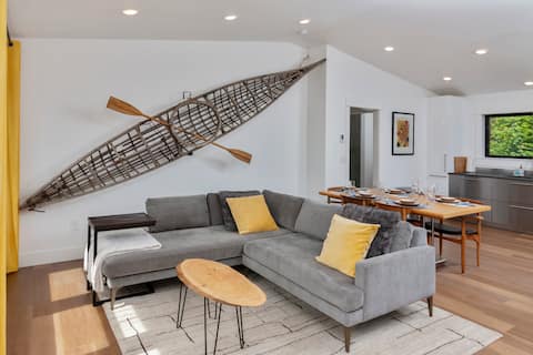 The Carriage House *Downtown Elegance* SUNNY Deck
