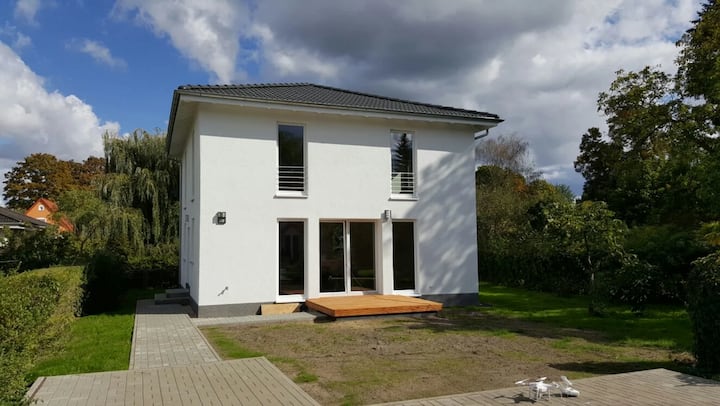 Großes Einfamilienhaus Möbliert Für 6 Pers. (Ber) - Berlín