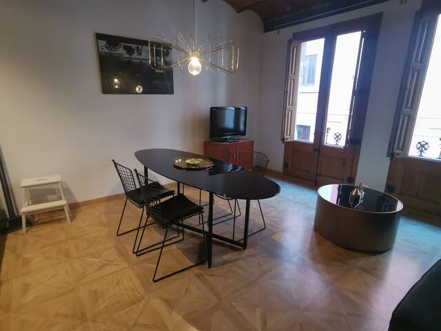 Beautiful Gothic Quarter Apartment 2 Bedrooms gallery image 5