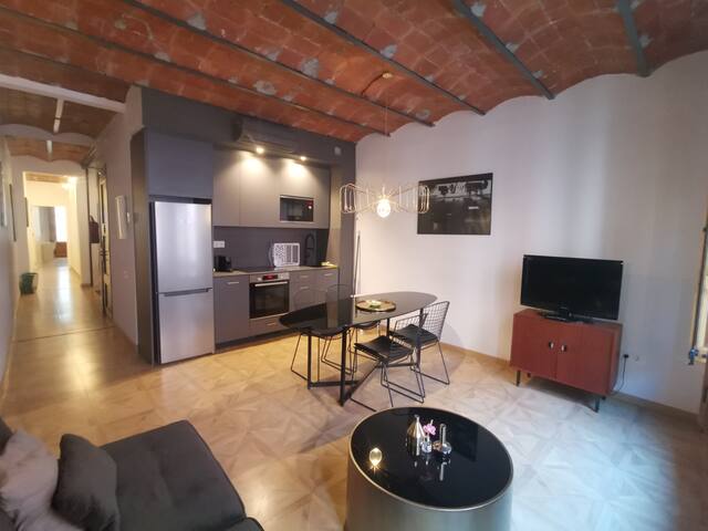 Beautiful Gothic Quarter Apartment 2 Bedrooms gallery image 3