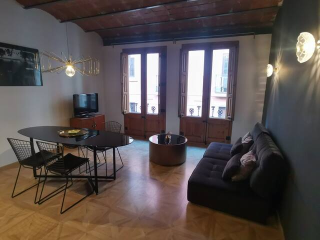 Beautiful Gothic Quarter Apartment 2 Bedrooms gallery image 4