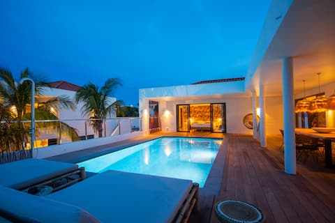 Luxury 5BR Villa Flamingo - by lxryhome
