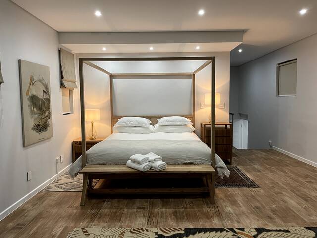 Beautiful beach front family home in Sunset Links