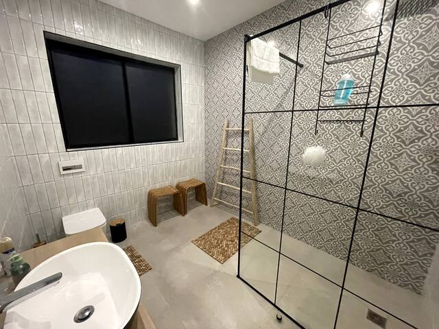 Beautiful beach front family home in Sunset Links gallery image 4