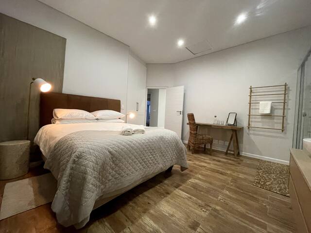 Beautiful beach front family home in Sunset Links gallery image 5