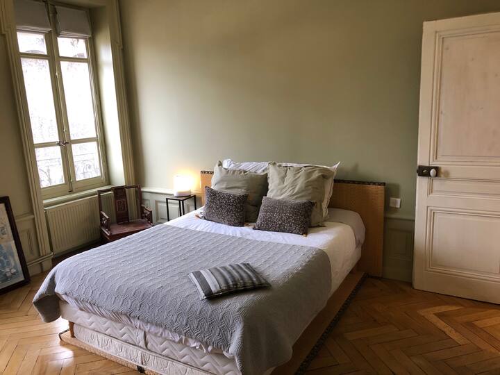 Chambre 1 - 18 m² - 1 ukubwa wa malkia, placards 2