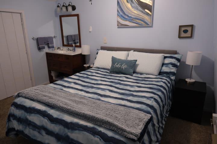 上层双人床和独立1/4浴室