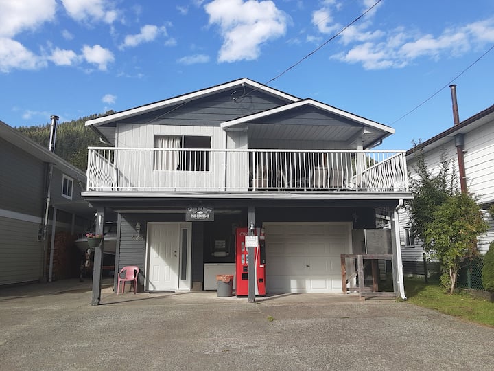 Tahsis Home with Mountain Views Houses for Rent in Tahsis, British