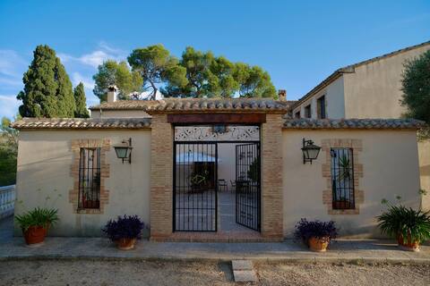 Beautifully restored 18th century rural retreat