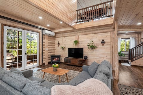 Stunning Cabin, King Beds, Game Room & Fire Pit