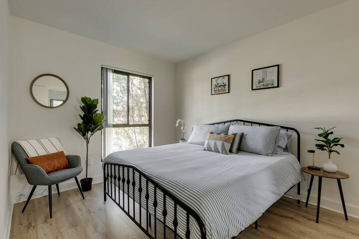 Modern Los Angeles King 1br Beach Parks Hiking Apartments For In El Sedo California United States Apartments For In El Sedo, King Size Bed Los Angeles