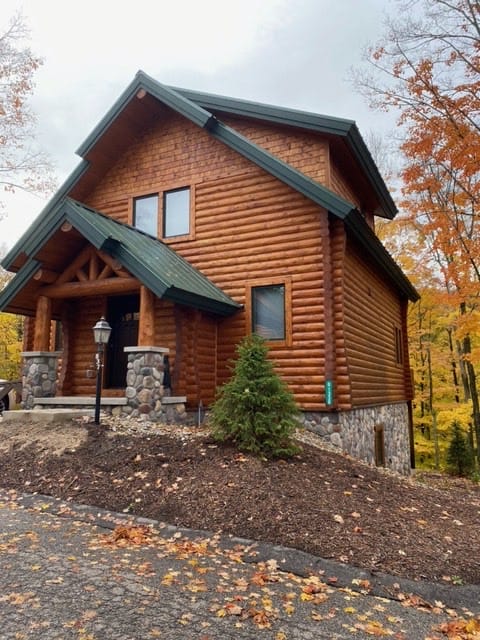 Cozy 4 BDR Log Cabin at Boyne Mountain