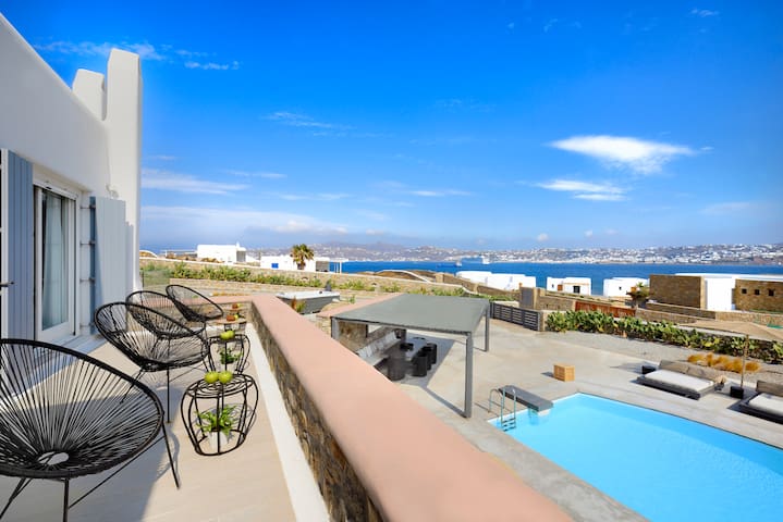 Tohu Villa 3, 6BR heated jacuzzi and Private pool!