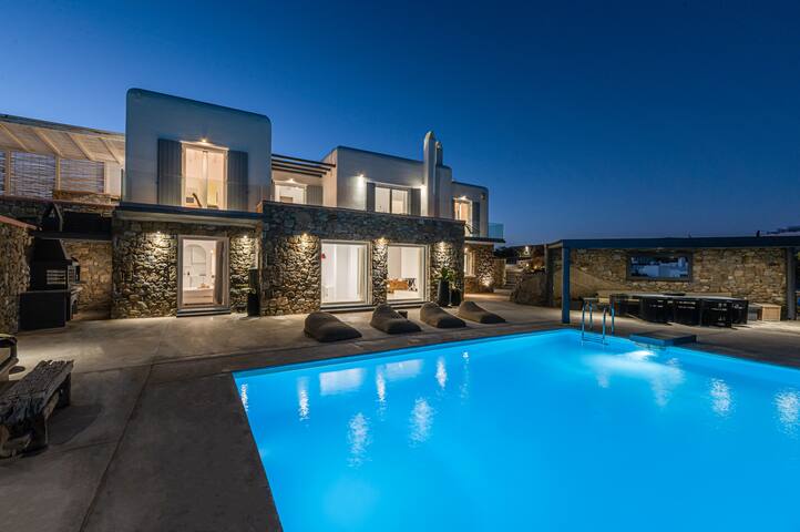 Tohu Villa 3, 6BR heated jacuzzi and Private pool! gallery image 4