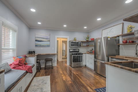 Historic Updated 2 bed Apt-1 Downtown Liberty