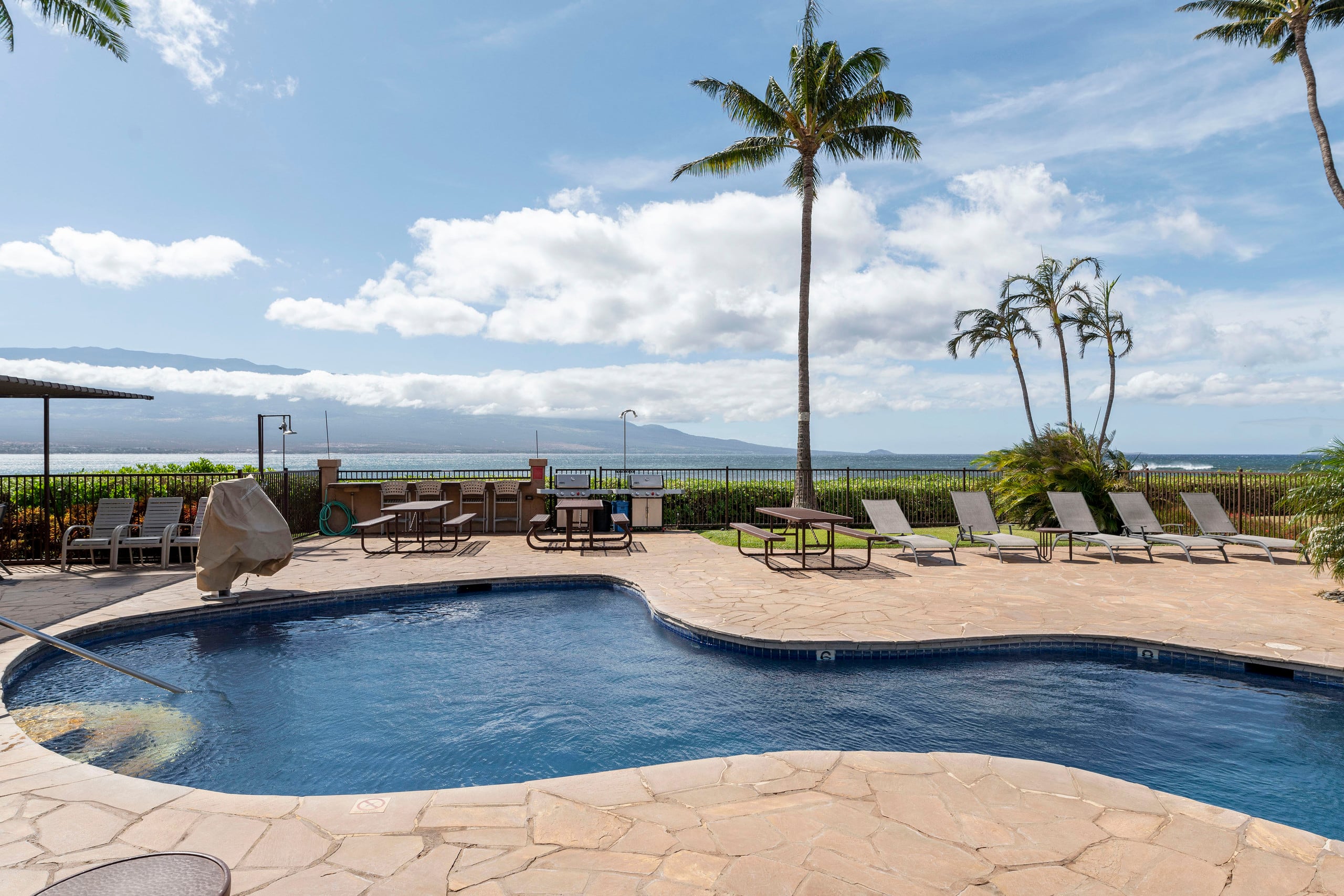 Condo in Wailuku · ★4.92 · 2 bedrooms · 2 beds · 2 baths - Image 21