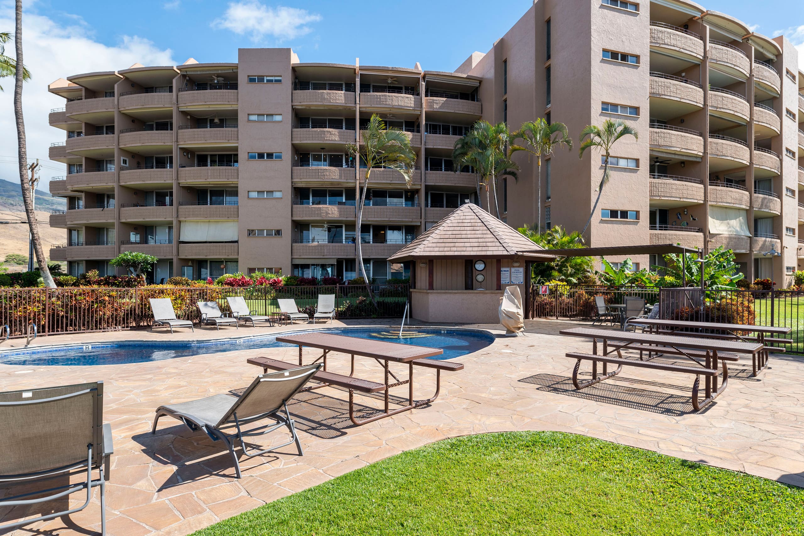 Condo in Wailuku · ★4.92 · 2 bedrooms · 2 beds · 2 baths - Image 19