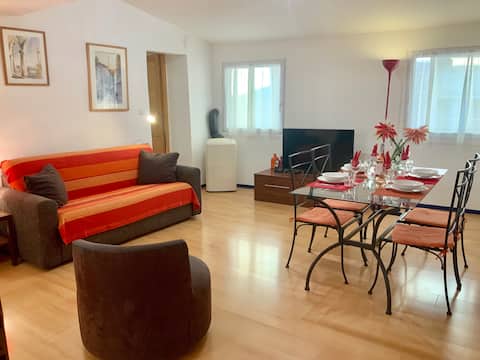 Annonce Airbnb populaire: Cosy flat in the Old Town 2 minutes from the beach à Nice