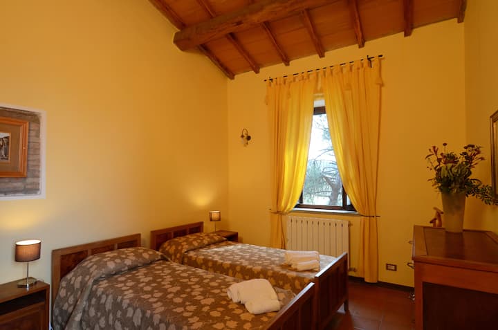 חדר השינה הזוגי השני בקומה הראשונה