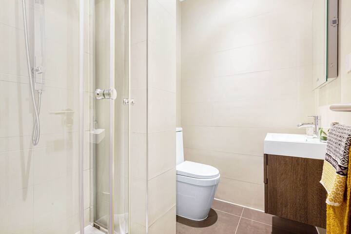 Soho apartment – above Breakfast Club! gallery image 4