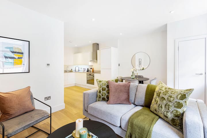 Soho apartment – above Breakfast Club!