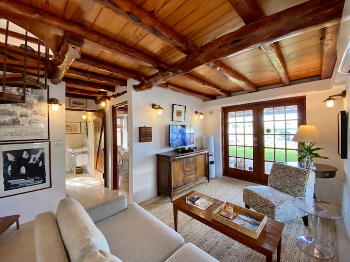 Historic Waterfront Cottage In Flatts Village - Bermuda