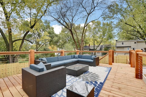 ✯Luxury Home✯Best Deck in KC✯Gated Driveway✯