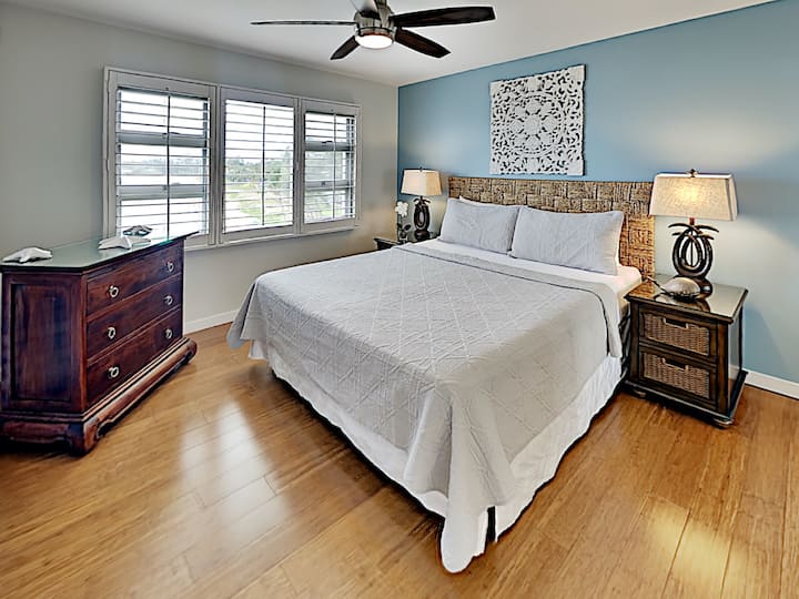 Apartament kondominial luksoz me pamje gjithëpërfshirëse të Paqësorit.