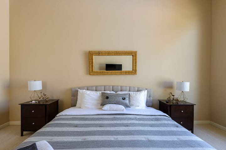 Dhoma e gjumit 2: Krevat dopio "king"