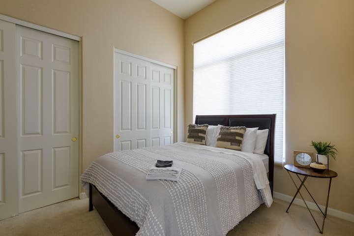 Dhoma e gjumit 6: Krevat dopio "Queen"