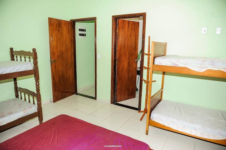 suite 1 cama de casal 3 beliches