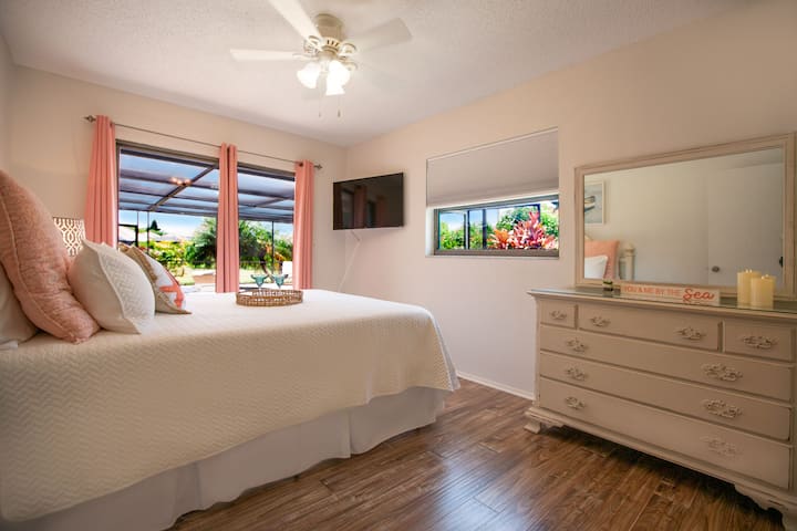 2-ра. Спална соба со пристап до базен